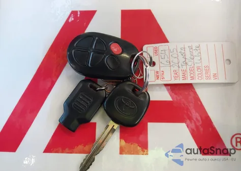 2005 Toyota Sienna Xle z USA, uszkodzony, nr VIN 5TDZA22C45S300281